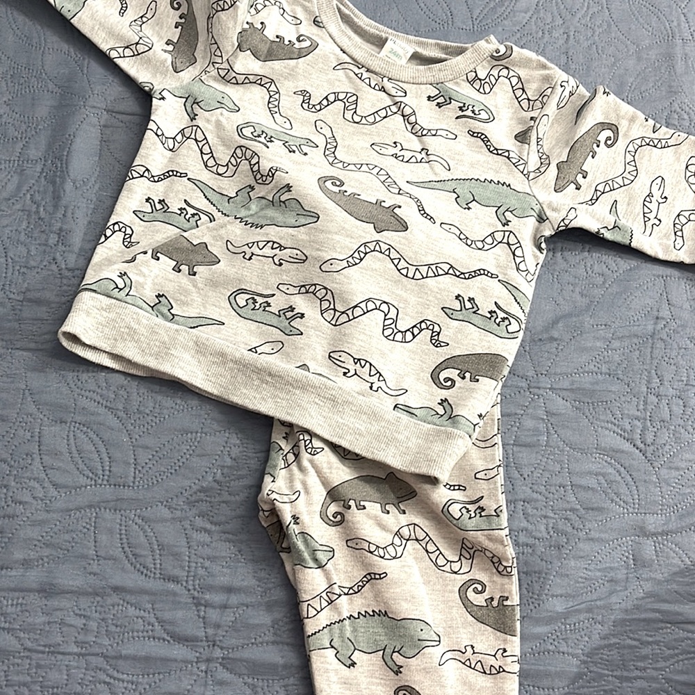 PL:Baby Night wear for 24 old month baby. Good condition. Cotton.